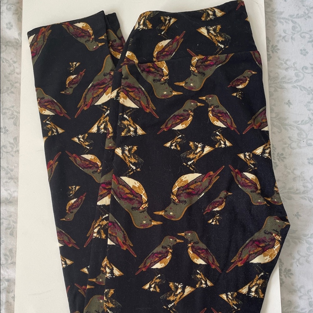 BOGO LuLaRoe Black Leggings with Bird Print butter soft OS